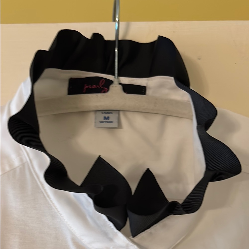 Pearly Vine Women's Black and White Ruffle Blouse